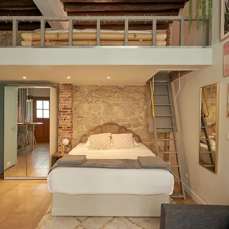 Apartment Off Marais Paris