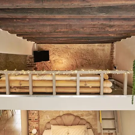 Apartment Off Marais