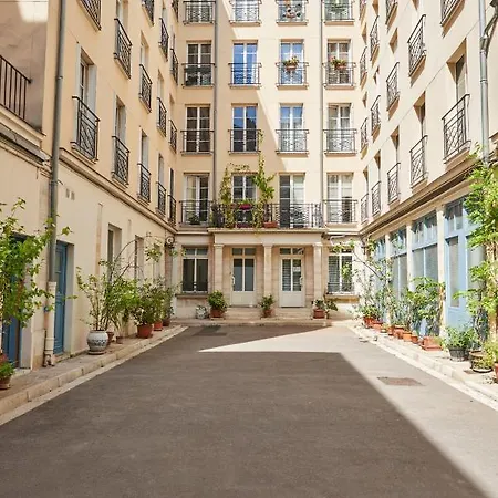 Apartment Off Marais