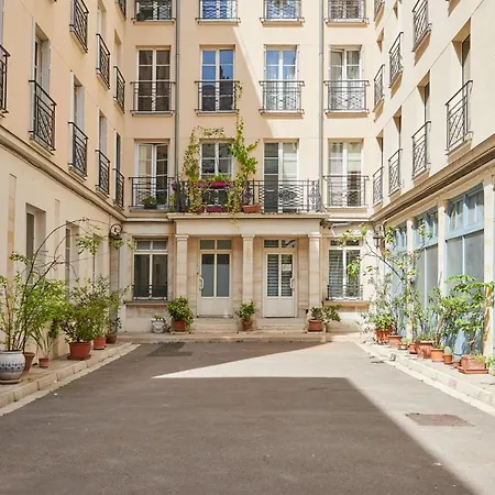 Off Marais Apartment Paris