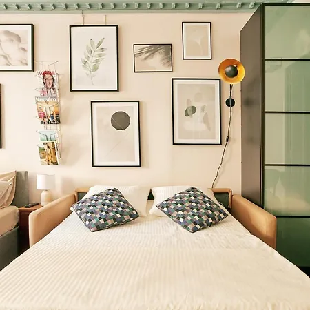 Off Marais Apartment Paris
