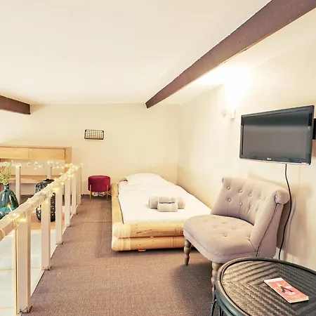 Apartment Off Marais