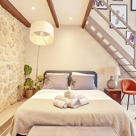Off Marais Apartment Paris