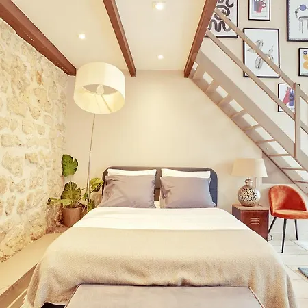 Apartment Off Marais Paris